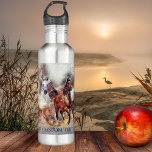 Botella de agua personalizada para caballos salvaj<br><div class="desc">Botella de agua con un cuadro de caballos salvajes corriendo. Hermoso para cualquiera que ame los caballos. Puede personalizar o borrar el texto.</div>