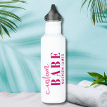 Botella De Agua Personalizado Babe Gracioso Diciendo Nombre Person<br><div class="desc">El personalizado Babe Funny Saying Personalized Name Water Bottle presenta un diseño sencillo con el texto "nena personalizado" en la tipografía moderna de escritura de caligrafía rosa brillante y personalizado con tu nombre. Perfecto para un regalo divertido para mamá, mejores amigos, novia, para cumpleaños, Navidades, vacaciones, Día de la Madre...</div>