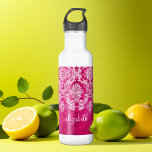 Botella De Agua Personalizado de patrón de Damasco de Grunge Rosad<br><div class="desc">Un estilo vintage con un diseño de moda con colores de joyas y elegancia. Los elementos son más fáciles de personalizar cuando se reemplazan primero todo el texto y las fotos. Si su arte todavía necesita ser ajustado, haga clic en el botón Personalizar Este botón. Esto te llevará a un...</div>