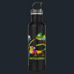 Botella De Agua Personalizado lindo Chameleons personalizado<br><div class="desc">Añada un nombre a esta botella de agua para crear el regalo perfecto para los fanáticos de los chameleones y otros reptiles. Esta botella de agua presenta bonitos ilustraciones de camaleones al estilo personalizado en colores vivos y brillantes con un nombre u otro texto debajo para coordinar las letras verde...</div>