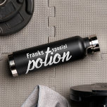 Botella De Agua Posición personalizada de su nombre<br><div class="desc">Una botella de agua divertida con tu nombre para los hombres. Puedes llenarlo con tu aptitud personal que necesitas para hacer ejercicio. :-)</div>