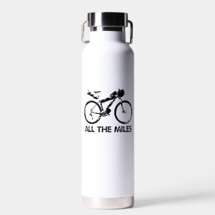 Botella De Agua Recorriendo En Bicicleta Todas Las Millas
