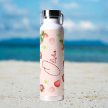 Botella De Agua Regalos de fresa nombre personalizado<br><div class="desc">Regalos con temática de fresa nombre personalizado botella de agua,  flores de fresa y bayas con un nombre de persona pueden ser un regalo para un chica,  mamá,  hermana,  regalos de dama de honor,  favores de fiesta nupcial y cualquier persona para cualquier ocasión,  regalos prácticos,  regalos de verano.</div>