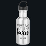 Botella De Agua Reúnete conmigo en el Barre | Cita de ballet perso<br><div class="desc">Manténgase hidratado en su próximo ballet o clase de barre con esta botella de agua tierno. El diseño incluye las funciones "Meet Me at the Barre" en tipos de letra modernos a bloques y a mano. Utilice el campo de personalización opcional para agregar un nombre, monograma o nombre de su...</div>
