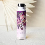 Botella De Agua Rosa morado rosa elegante personalizado<br><div class="desc">Regalos de la dama de honor rosas de la época púrpura rosa elegante nombre personalizado botella de agua,  lavanda púrpura tema de color</div>
