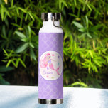 Botella De Agua Sirena bajo el agua de criaturas marinas<br><div class="desc">Este diseño cuenta con una sirena de bonito rodeada de hermosas criaturas marinas de color morado y rosa con acentos de verde limón y azul acuático. La colección de productos de coordinación está disponible en nuestra tienda, zazzle.com/store/doodlelulu. Contáctenos si necesita este diseño aplicado a un producto específico para crear su...</div>