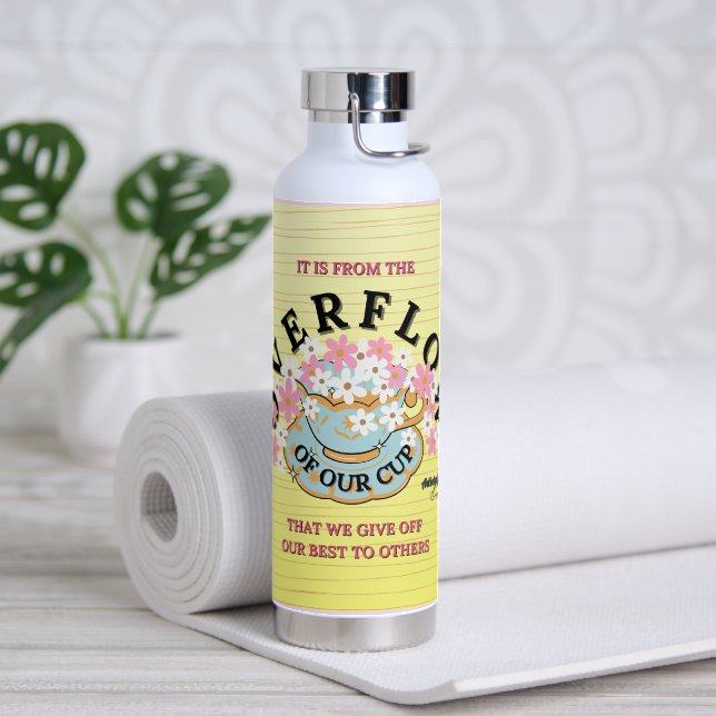 Botella de agua sobrevolada diseñada por Adiela Ak (Yoga)