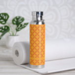 Botella De Agua Sol Naranja moderno retro geométrico de mediados d<br><div class="desc">Este retro patrón mod en sol naranja hace una declaración divertida y colorida. Elementos de coordinación disponibles.</div>