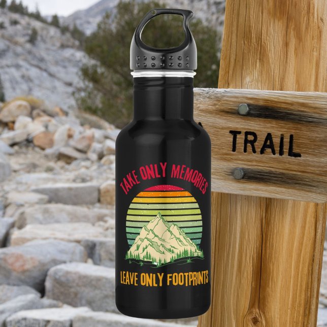 Botella De Agua Sólo los Recuerdos dejan huellas de pie (Subido por el creador)