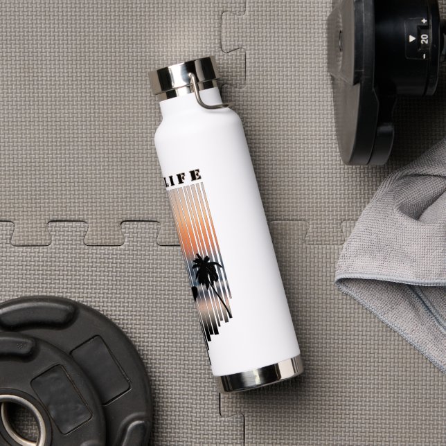 Botella De Agua Surfista En La Playa Al Atardecer (Gimnasio)