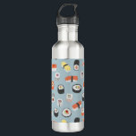 Botella De Agua Sushi Nigiri Maki Roll Patterned<br><div class="desc">Patrón japonés de arte de sushi food con un fondo azul claro.</div>
