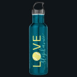 Botella De Agua Tenis Love Personalizado Verde azulado y Amarillo<br><div class="desc">Botella de agua de acero inoxidable personalizada de color verde azul y amarillo con un monograma de nombre "LOVE" usa un elegante y lindo tipo de letra de caligrafía y tiene un sutil fondo de red para un tono verde azulado único en el efecto de diseño de arte pop tono...</div>
