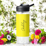 Botella De Agua Texto manuscrito amarillo elegante<br><div class="desc">Botella de agua elegante amarilla con opción de añadir nombre con hermoso texto de caligrafía. Más productos con este diseño están en la colección de abajo.</div>