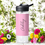 Botella De Agua Texto manuscrito rosa elegante<br><div class="desc">Botella de agua rosa elegante con opción de añadir nombre con hermoso texto de caligrafía. Más productos con este diseño están en la colección de abajo.</div>