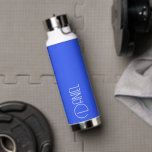 Botella De Agua Tipografía moderna azul real personalizada<br><div class="desc">Botella de agua a la moda, aislada al vacío, que presenta un nombre personalizado en tipografía blanca y moderna sobre un fondo de color azul real. Personalice el frasco editando el nombre y reemplazándolo por el suyo propio según lo desee. Perfecto para un regalo de cumpleaños, regalo de boda, etc....</div>