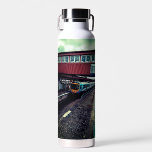 Botella De Agua Tren bajo el puente
