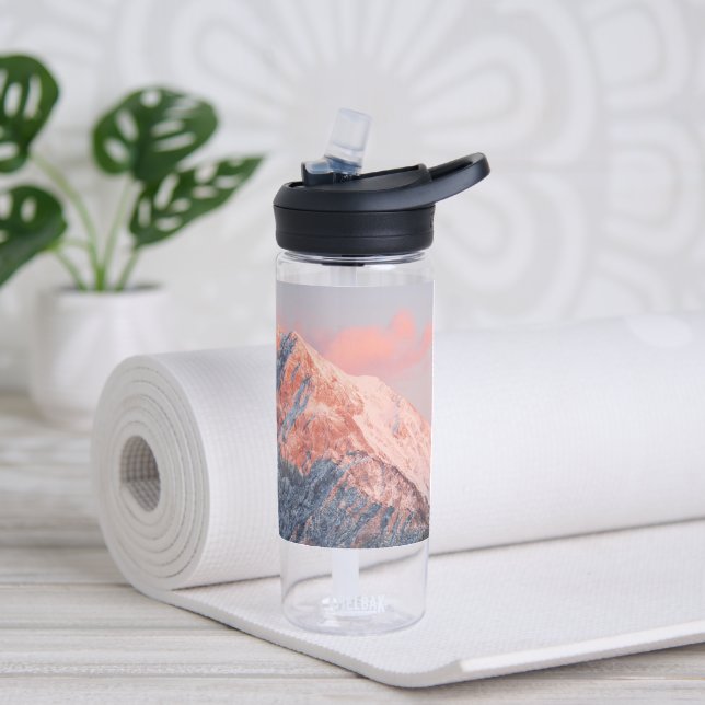 Botella De Agua Última luz solar en la montaña Storžič, Eslovenia (Yoga)