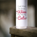 Botella De Agua Vino y gatos<br><div class="desc">Solo quiero beber vino y mascota mis gatos</div>