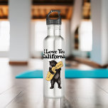 Botella De Agua Vintage California Bear Hug<br><div class="desc">ilustracion de portada de 1913 para "I Love You,  California" California State Song.</div>