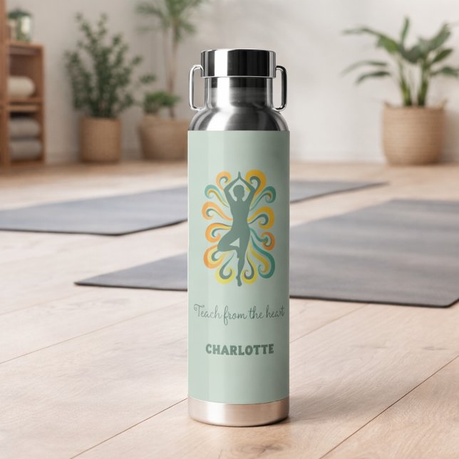 Botella De Agua Yoga instructor retro swirls name quote sage green (Subido por el creador)