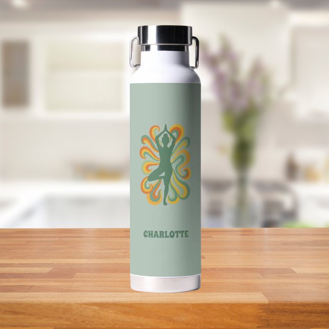 Botella De Agua Yoga pose retro swirls name sage green (Subido por el creador)