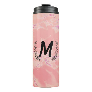 Botella de bebida de mármol rosa aislada personal