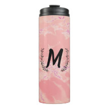 Botella de bebida de mármol rosa aislada personali