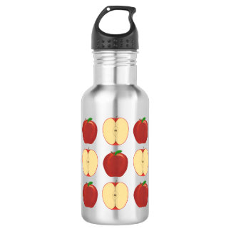 Botellas de agua enteras y cortadas de las