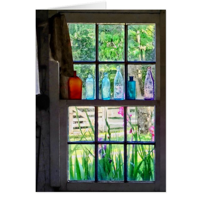 Botellas en la ventana de la cocina (Frente)