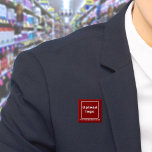 botón Cuadrado rojo de logotipo y nombre comercial<br><div class="desc">Botón cuadrado que puede personalizar para poner su nombre comercial y logotipo. Puede usar este botón como accesorio uniforme de su personal. También puede utilizarlo como accesorio de embalaje. También puede incluirlo en sus materiales de marketing para promocionar su negocio o promocionar su marca a sus clientes. Botón que se...</div>