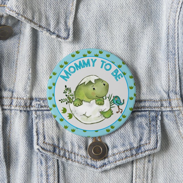Botón de Baby Shower de Dinosauri Bebé Lindo para  ( Mommy To Be Cute Hatching Dino Baby Shower Button)
