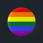 Botón de bandera del orgullo arcoiris<br><div class="desc">La versión en seis colores de la Bandera del Orgullo Gay es popular desde 1979. El número de rayas se redujo a un número par para evitar que el color medio se ocultara cuando se colgaba verticalmente en los faroles. La banda añil fue cambiada por raya azul real.</div>
