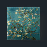 Botón de floración de almendra<br><div class="desc">Flor de almendra por Vincent van Gogh Button La flor de almendras fue pintada en 1890 en honor a un evento especial en la vida de Vincent. El 31 de enero, el hermano de Vincent, Theo, y su esposa Johanna, tuvieron un hijo, y lo llamaron Vincent Willem. Vincent pintó esta...</div>