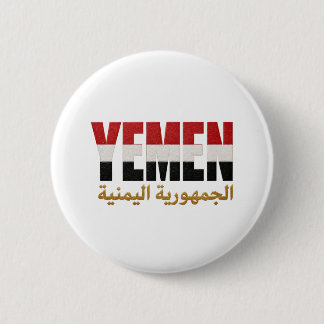 Botón de pin con bandera de Yemen y caligrafía de