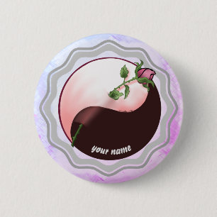 Botón de pin yin yang de rosa roja