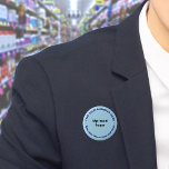Botón de redondeo azul para marca comercial<br><div class="desc">Botón de forma redondeada que puede personalizar poner su nombre comercial y logotipo. Puede usar este botón como accesorio uniforme de su personal. También puede utilizarlo como accesorio de embalaje. También puede incluirlo en sus materiales de marketing para promocionar su negocio o promocionar su marca a sus clientes. Botón que...</div>