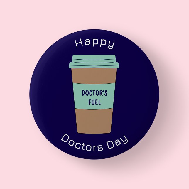 Botón de taza de café del Día del Médico en azul m (Doctor's Day Badge)