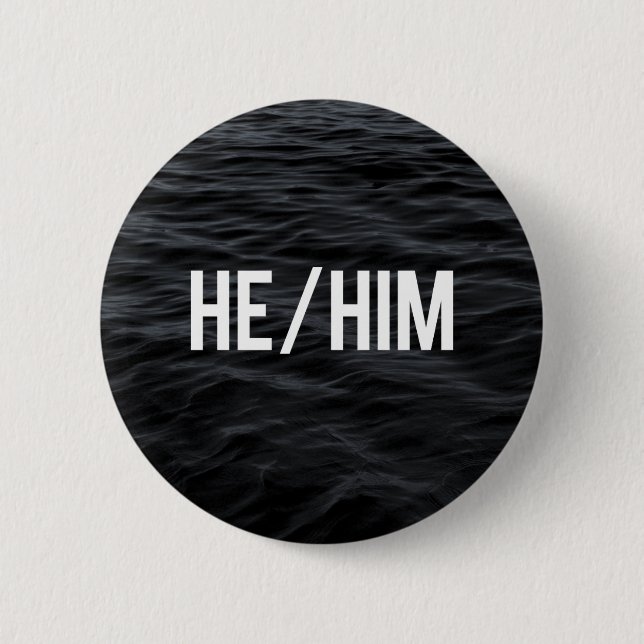 Botón del pronombre de He/Him (ondas de la (Anverso)