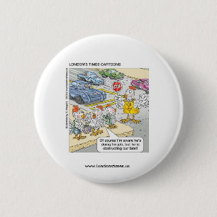 Botón divertido de pollo que cruza la carretera