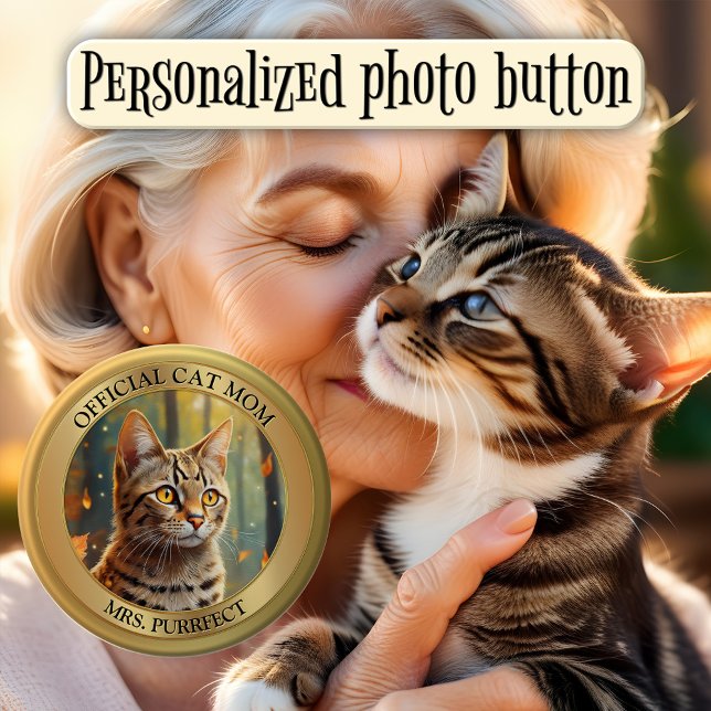 botón Fun Gold Metallic Photo Cat Mom (Fun cat mom button showing your custom photo framed by a stylish gold metallic design - animal lover)