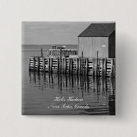 botón Hall's Harbour Wharf (B&W)