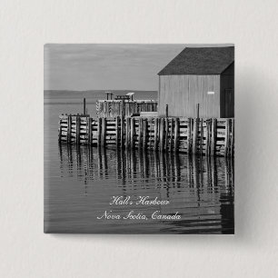 botón Hall's Harbour Wharf (B&W)
