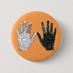 botón Manos de amistad en blanco y negro