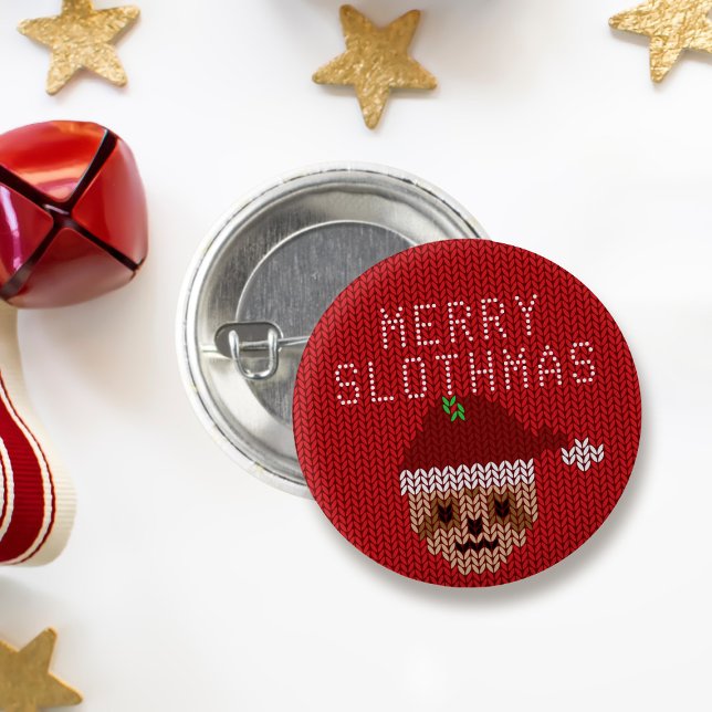 botón Navidades de eslóganes de merry rojos de esl (Tis the season to be a sloth! Celebrate by wearing this cute button! Merry Slothmas!)