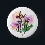 Botón Pin de las flores de color de agua<br><div class="desc">Elegante botón de pin con escritura caligráfica moderna y flores acuarelas. Artículos similares están disponibles en mi tienda.</div>