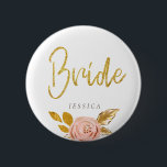 botón Rosa Purpurina floral dorado de novia<br><div class="desc">Este botón rosa purpurina floral dorado pinback Bride es ideal para una fiesta de soltera o una ducha de novia. Esta insignia de novia se puede personalizar fácilmente con el nombre de la novia. Productos coincidentes disponibles en mi tienda Wowweds.</div>