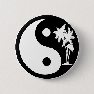 botón Yin Yang del árbol de palmas blanco y negro