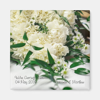 Bouquet de flores blancas salva el imán de la fech
