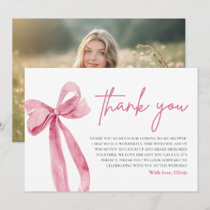 Bow rosado está atando la tarjeta de agradecimient