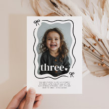 Bow Wavy Border Photo 3er cumpleaños Invitación